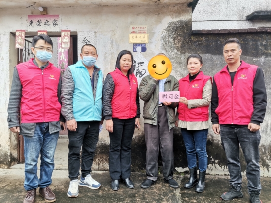 已處理1674092129217廣東省南粵交通江肇高速公司管理中心、江門平安通服務(wù)中心處到桃源鎮(zhèn)開展“黨建引領(lǐng)送關(guān)懷&middot;春日共建暖人心”活動，為中勝村困難家庭送上慰問與關(guān)心.jpg