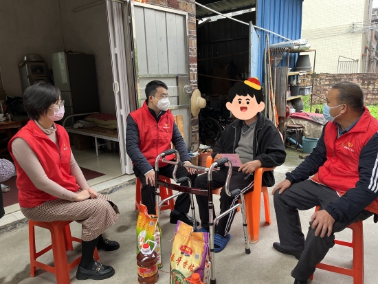 已處理16740921292162、市直機(jī)關(guān)工委副書記羅松泰慰問困難黨員陳錦聯(lián)_副本.jpg