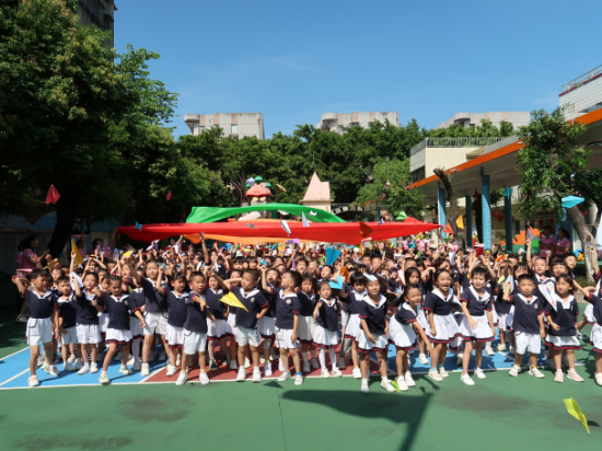 沙坪街道幼兒園 放飛飛機(jī)30.快樂起航.JPG