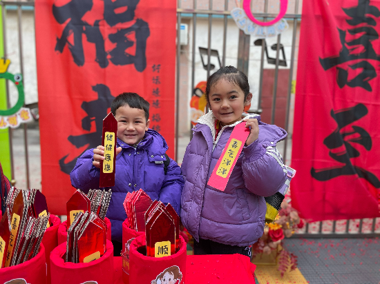 古勞連城幼兒園抽個(gè)上上簽福氣滿(mǎn)滿(mǎn).jpg